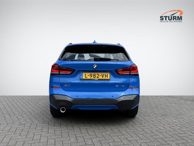BMW X1 sDrive18i High Executive M Sport | Trekhaak Afneembaar | Sportstoelen | Navigatie Full-Map | 18'' Velgen | Elek. Achterklep | Stoelverwarming | Rijklaarprijs!
