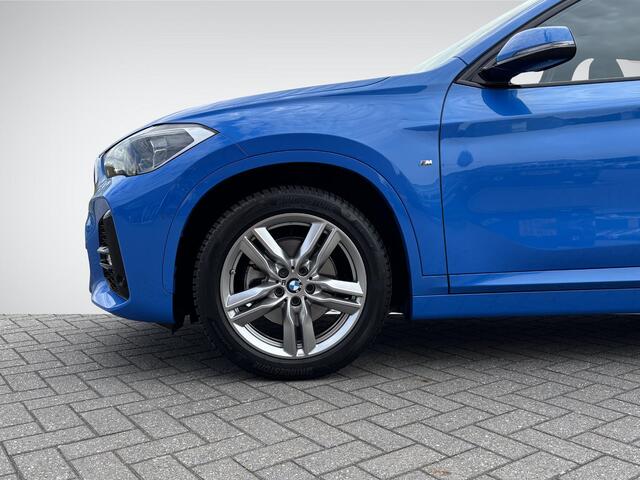 BMW X1 sDrive18i High Executive M Sport | Trekhaak Afneembaar | Sportstoelen | Navigatie Full-Map | 18'' Velgen | Elek. Achterklep | Stoelverwarming | Rijklaarprijs!