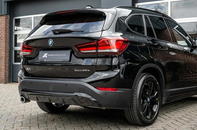 BMW X1 25e xDrive | Sportline | Stoelverwarming | HIFI | Ambiance verlichting | Head-up | 18' inch |