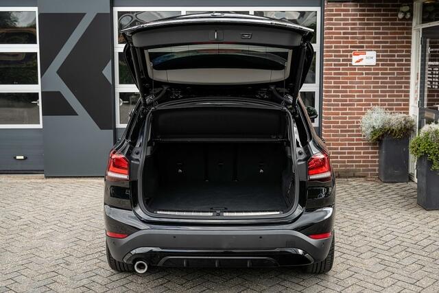 BMW X1 25e xDrive | Sportline | Stoelverwarming | HIFI | Ambiance verlichting | Head-up | 18' inch |