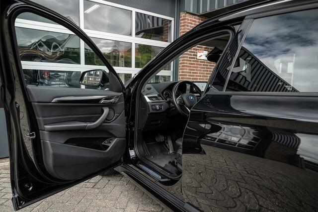 BMW X1 25e xDrive | Sportline | Stoelverwarming | HIFI | Ambiance verlichting | Head-up | 18' inch |
