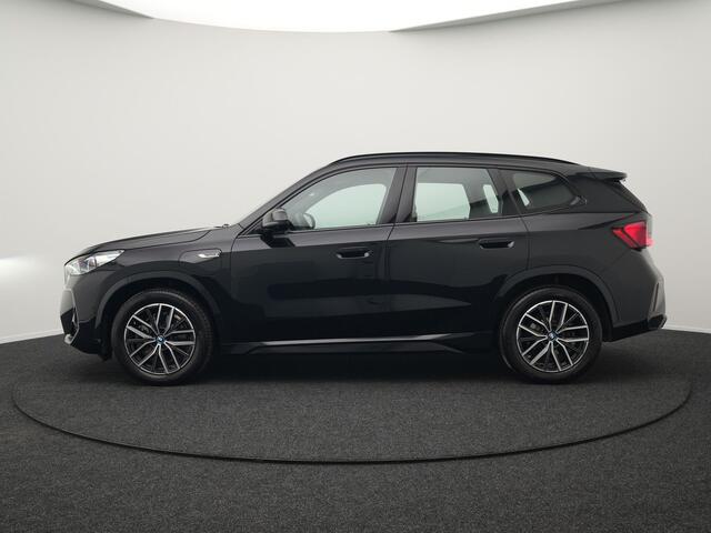 BMW X1 xDrive25e M-Sport Plug in Hybrid | PHEV | Adaptive Cruise | Head-up Display | 360 Camera | Harman Kardon | Carplay | Lederen Sportstoelen Verwarmd | Sfeerverlichting |