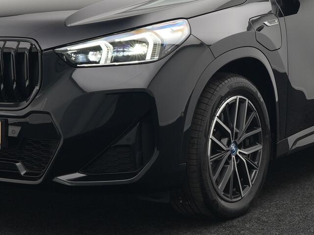 BMW X1 xDrive25e M-Sport Plug in Hybrid | PHEV | Adaptive Cruise | Head-up Display | 360 Camera | Harman Kardon | Carplay | Lederen Sportstoelen Verwarmd | Sfeerverlichting |