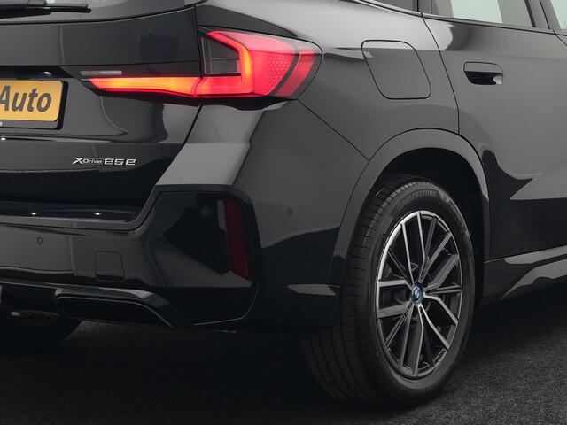 BMW X1 xDrive25e M-Sport Plug in Hybrid | PHEV | Adaptive Cruise | Head-up Display | 360 Camera | Harman Kardon | Carplay | Lederen Sportstoelen Verwarmd | Sfeerverlichting |