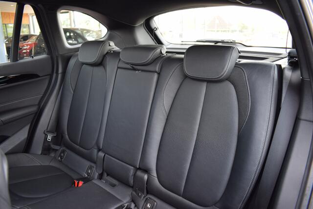 BMW X1 sDrive20i High Executive | Pano | Leer | Trekhaak | Stoelverw. | Camera