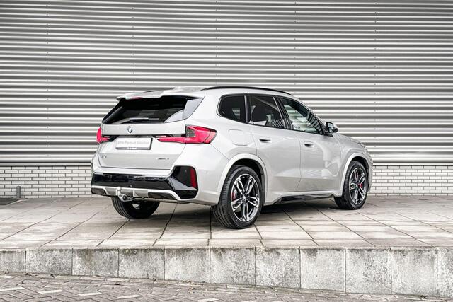 BMW X1 sDrive18i M Sportpakket Pro / Innovation Pack / Travel Pack / Comfort Pack