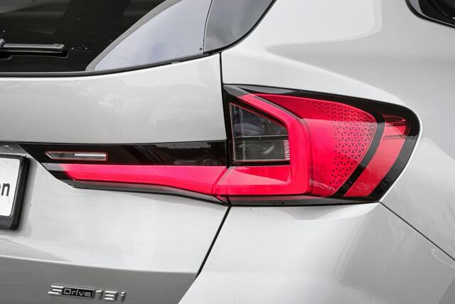 BMW X1 sDrive18i M Sportpakket Pro / Innovation Pack / Travel Pack / Comfort Pack