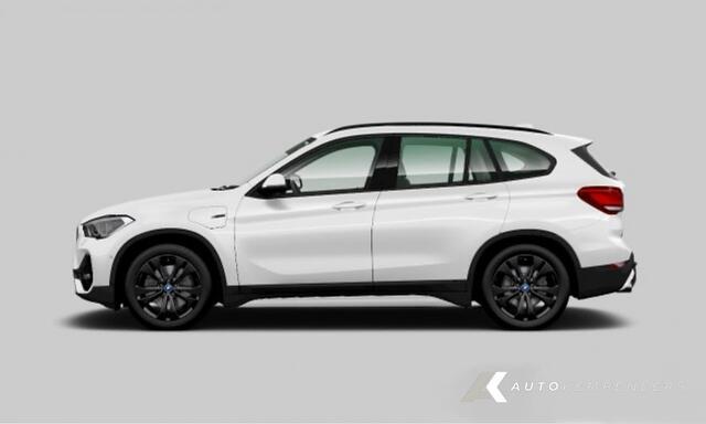 BMW X1 25e xDrive Sportline | Stoelverwarming | Adap. Led | Camera | Trekhaak | Head-Up | 18' inch |