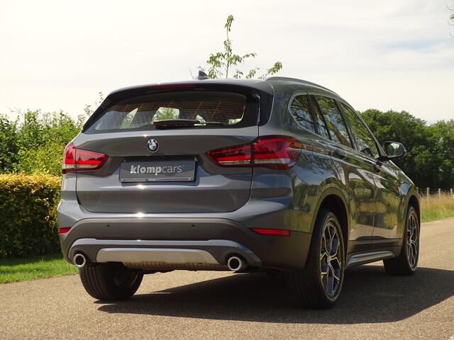 BMW X1 sDrive20i X-Line | HUD | NAV-prof | Leer | 18inch | Eleksp. | Stoelverw.