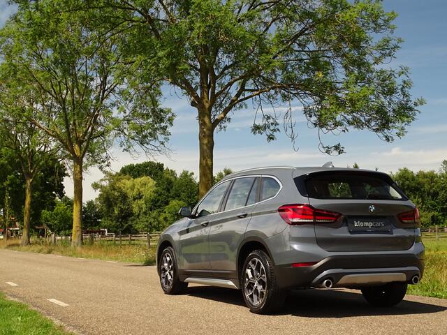 BMW X1 sDrive20i X-Line | HUD | NAV-prof | Leer | 18inch | Eleksp. | Stoelverw.