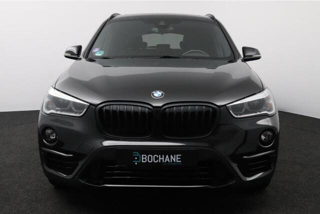 BMW X1 sDrive18i High Executive | Leder | Panoramadak | Camera |