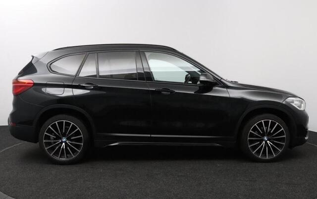 BMW X1 sDrive18i High Executive | Leder | Panoramadak | Camera |