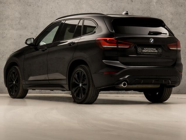 BMW X1 xDrive20i Sportline Automaat 180Pk (4 CILINDER, GROOT NAVI, DEALER ONDERHOUDEN, CLIMATE, LEDER, GETINT GLAS, SPORTSTOELEN, CRUISE, PARKEERSENSOREN, NIEUWE APK, NIEUWSTAAT)