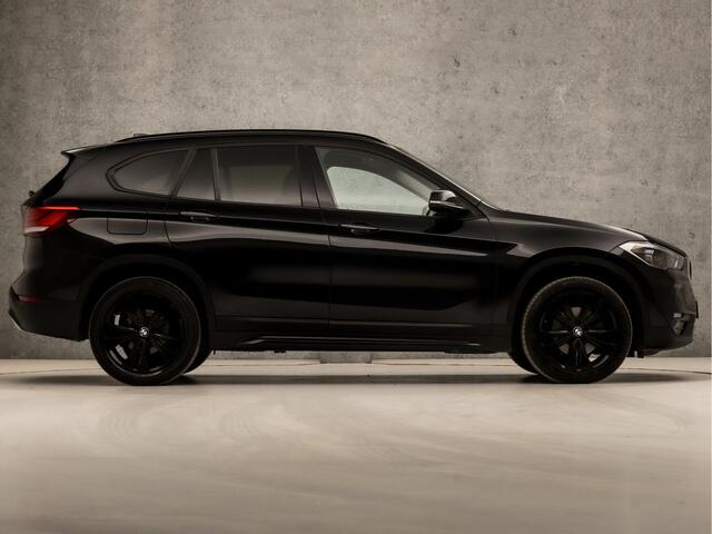 BMW X1 xDrive20i Sportline Automaat 180Pk (4 CILINDER, GROOT NAVI, DEALER ONDERHOUDEN, CLIMATE, LEDER, GETINT GLAS, SPORTSTOELEN, CRUISE, PARKEERSENSOREN, NIEUWE APK, NIEUWSTAAT)