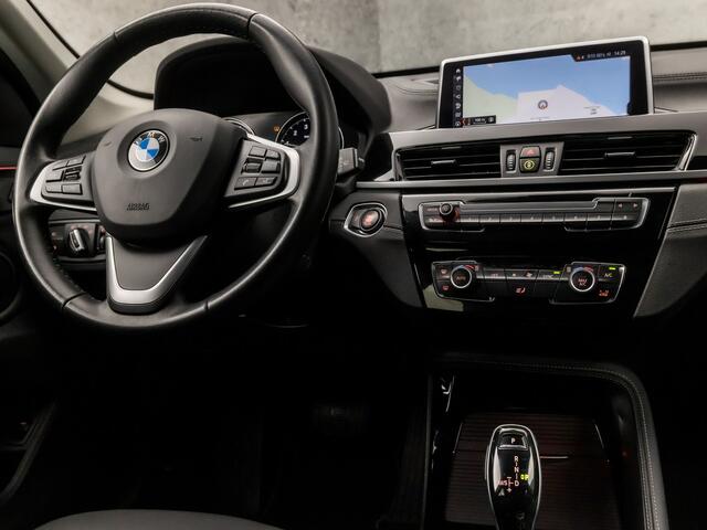 BMW X1 xDrive20i Sportline Automaat 180Pk (4 CILINDER, GROOT NAVI, DEALER ONDERHOUDEN, CLIMATE, LEDER, GETINT GLAS, SPORTSTOELEN, CRUISE, PARKEERSENSOREN, NIEUWE APK, NIEUWSTAAT)