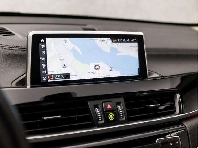 BMW X1 xDrive20i Sportline Automaat 180Pk (4 CILINDER, GROOT NAVI, DEALER ONDERHOUDEN, CLIMATE, LEDER, GETINT GLAS, SPORTSTOELEN, CRUISE, PARKEERSENSOREN, NIEUWE APK, NIEUWSTAAT)