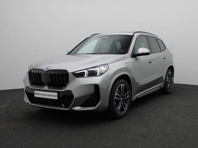BMW X1 xDrive30e | M Sportpakket | Panodak | Trekhaak | Harman Kardon | Driving Assistant Prof. | Parking Assistant Plus | Head-Up | Elektr. Voorstoelen | Comfort Access | 19'' LMV