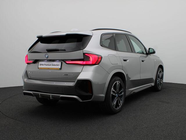 BMW X1 xDrive30e | M Sportpakket | Panodak | Trekhaak | Harman Kardon | Driving Assistant Prof. | Parking Assistant Plus | Head-Up | Elektr. Voorstoelen | Comfort Access | 19'' LMV