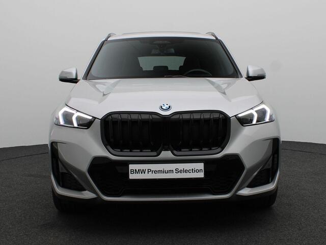BMW X1 xDrive30e | M Sportpakket | Panodak | Trekhaak | Harman Kardon | Driving Assistant Prof. | Parking Assistant Plus | Head-Up | Elektr. Voorstoelen | Comfort Access | 19'' LMV