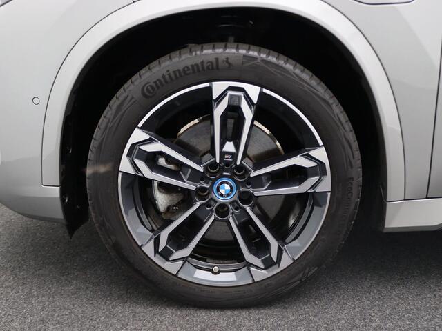 BMW X1 xDrive30e | M Sportpakket | Panodak | Trekhaak | Harman Kardon | Driving Assistant Prof. | Parking Assistant Plus | Head-Up | Elektr. Voorstoelen | Comfort Access | 19'' LMV