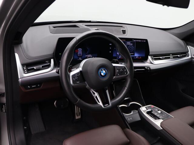 BMW X1 xDrive30e | M Sportpakket | Panodak | Trekhaak | Harman Kardon | Driving Assistant Prof. | Parking Assistant Plus | Head-Up | Elektr. Voorstoelen | Comfort Access | 19'' LMV