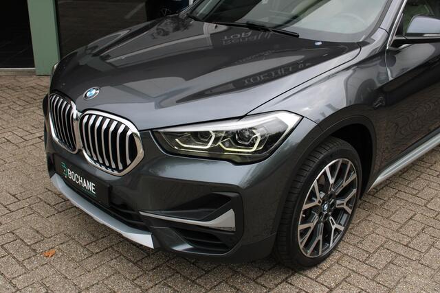 BMW X1 sDrive20i VDL Nedcar Edition | Lederen bekleding | Schuifkanteldak | Elektrische achterklep