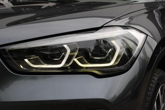 BMW X1 sDrive20i VDL Nedcar Edition | Lederen bekleding | Schuifkanteldak | Elektrische achterklep