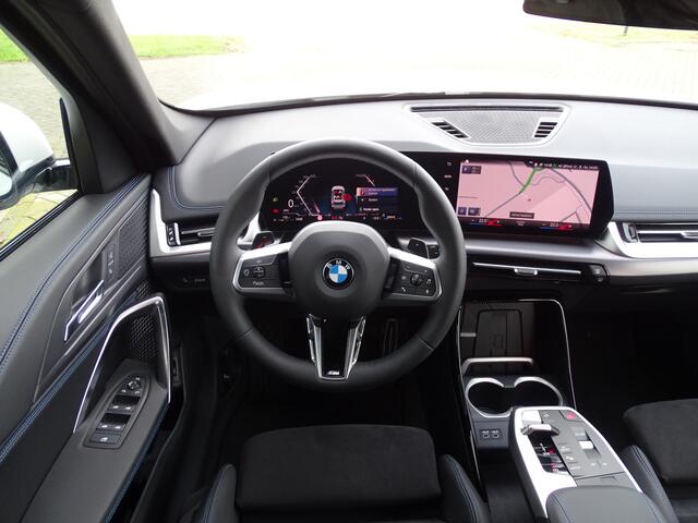 BMW X1 20i sDrive M Sportpakket Elek.Trekhaak Premium Pack. Widescreen Display Led 18" LM Wielen