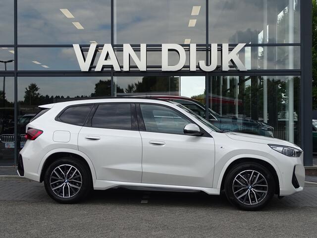 BMW X1 sDrive20i M Sport-Elek Trekhaak-Sportstoelen-Driving Assistant Pro-Harman Kardon-Travel Paket-Optiepakket Professional-18''LM velgen