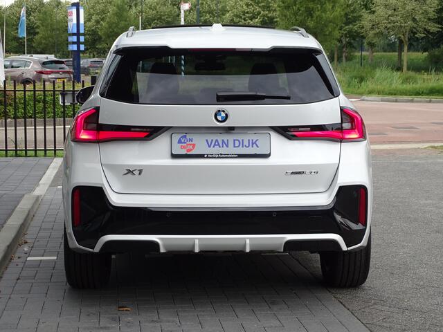 BMW X1 sDrive20i M Sport-Elek Trekhaak-Sportstoelen-Driving Assistant Pro-Harman Kardon-Travel Paket-Optiepakket Professional-18''LM velgen