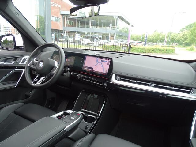 BMW X1 sDrive20i M Sport-Elek Trekhaak-Sportstoelen-Driving Assistant Pro-Harman Kardon-Travel Paket-Optiepakket Professional-18''LM velgen