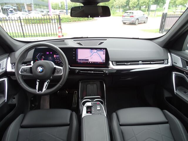 BMW X1 sDrive20i M Sport-Elek Trekhaak-Sportstoelen-Driving Assistant Pro-Harman Kardon-Travel Paket-Optiepakket Professional-18''LM velgen