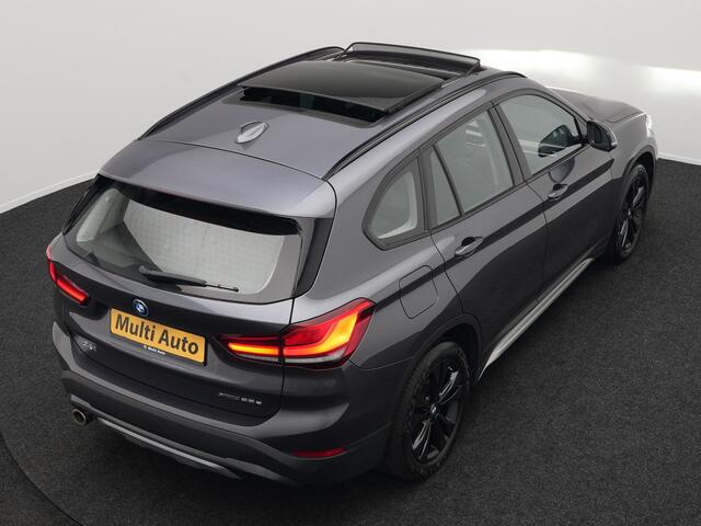 BMW X1 xDrive25e X Line Shadow Plug In Hybrid 221pk Dealer O.H. PHEV | Panodak | Sportstoelen Verwarmd | Sfeerverlichting | Head Up | Navigatie | Cruise Control | LED Koplampen | M-Stuur | Stoelverwarming | DAB |