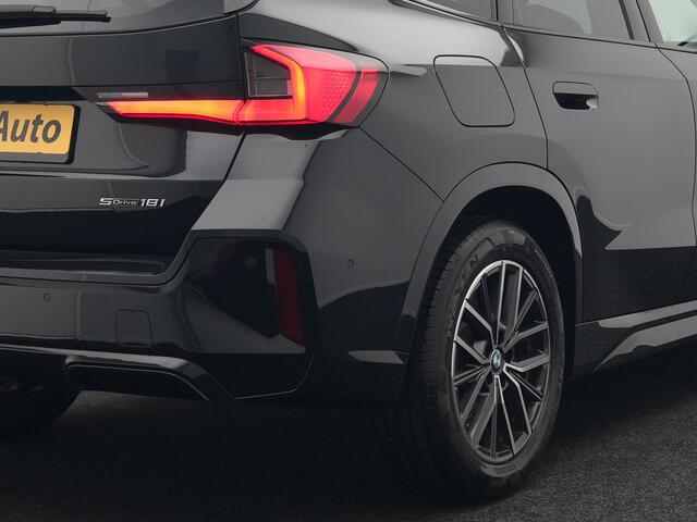 BMW X1 sDrive18i M-Sport Automaat 136pk Dealer O.H. | Trekhaak af Fabriek | Alcantara Sportstoelen Memory & Verwarmd | Camera | Cruise Control | Blis | Park Assist | Apple Carplay | Navigatie | Sfeerverlichting |