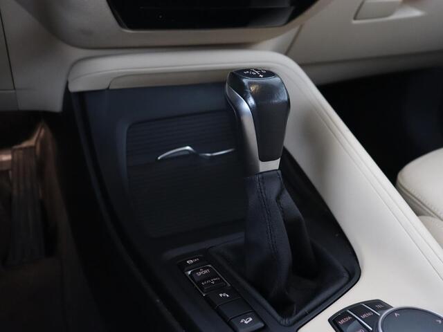BMW X1 xDrive20i High Executive | Panoramadak | Leder | Stoel & stuurverwarming | Trekhaak | Park Assist | DAB | Navigatie | Full LED | Sportstoelen