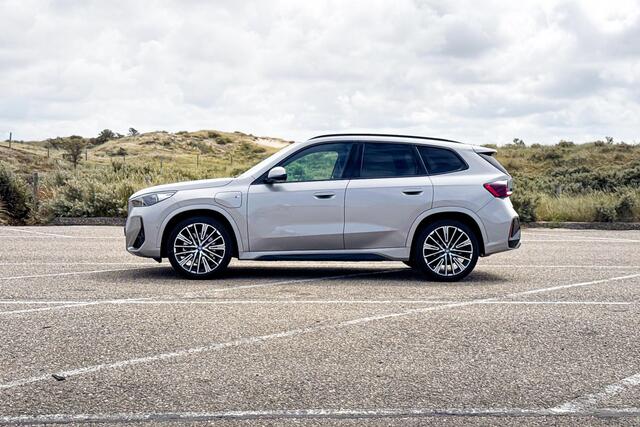BMW X1 xDrive30e | M Sport | Glazen Panoramadak | Head-up Display | Harman Kardon | Trekhaak |