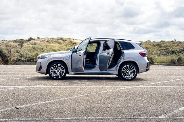 BMW X1 xDrive30e | M Sport | Glazen Panoramadak | Head-up Display | Harman Kardon | Trekhaak |
