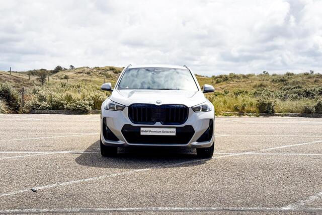 BMW X1 xDrive30e | M Sport | Glazen Panoramadak | Head-up Display | Harman Kardon | Trekhaak |