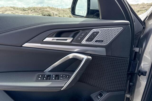 BMW X1 xDrive30e | M Sport | Glazen Panoramadak | Head-up Display | Harman Kardon | Trekhaak |