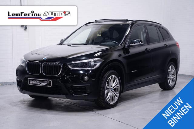 BMW X1 sDrive18d Executive 18"-inch X-Pack private glas pano-dak PDC shadow-lane voorstoelen in hoogte verstelbaar