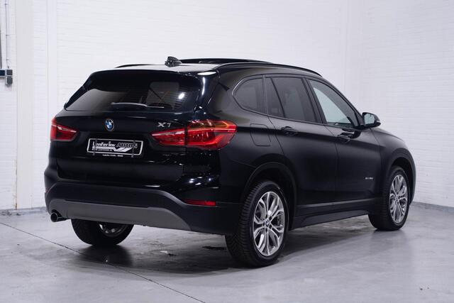 BMW X1 sDrive18d Executive 18"-inch X-Pack private glas pano-dak PDC shadow-lane voorstoelen in hoogte verstelbaar