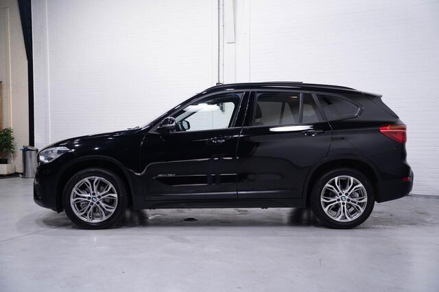 BMW X1 sDrive18d Executive 18"-inch X-Pack private glas pano-dak PDC shadow-lane voorstoelen in hoogte verstelbaar