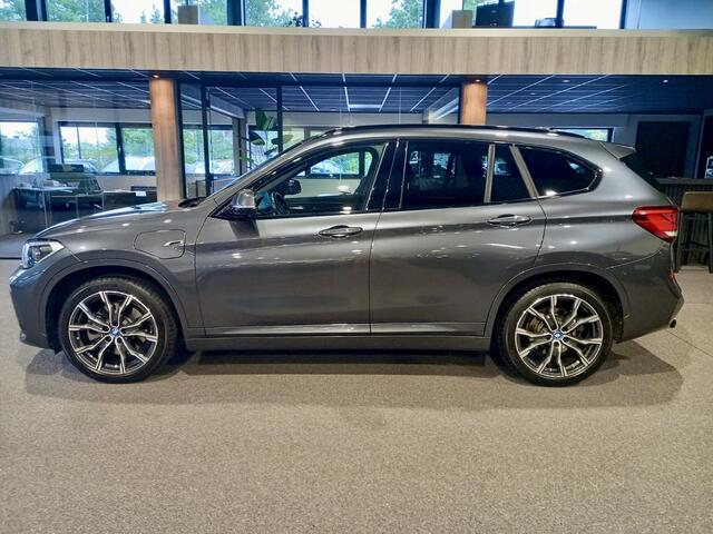 BMW X1 xDrive25e High Executive M-Sport | Panorama | '19 | HUD | Trekhaak | Camera