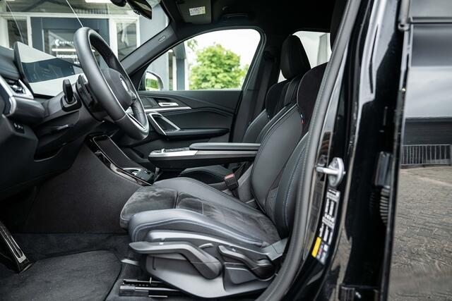 BMW X1 25e xDrive M Sport | Shadow | Driving Ass. Plus | Camera | Adapt. Led | Stoelverwarming | 20 Inch |