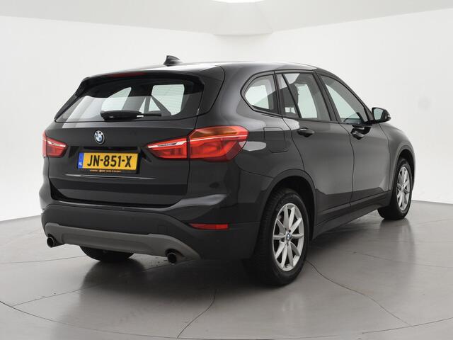 BMW X1 sDrive20i HIGH EXECUTIVE + HEAD-UP | LEDER | AFN. TREKHAAK | STOELVERW. | CAMERA