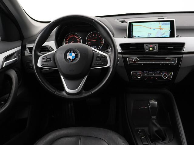 BMW X1 sDrive20i HIGH EXECUTIVE + HEAD-UP | LEDER | AFN. TREKHAAK | STOELVERW. | CAMERA