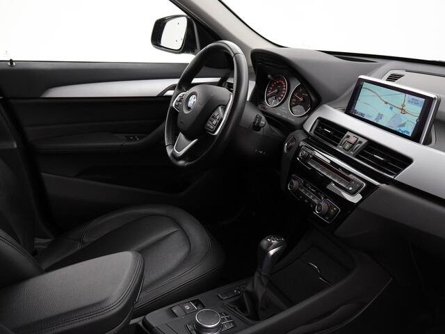 BMW X1 sDrive20i HIGH EXECUTIVE + HEAD-UP | LEDER | AFN. TREKHAAK | STOELVERW. | CAMERA