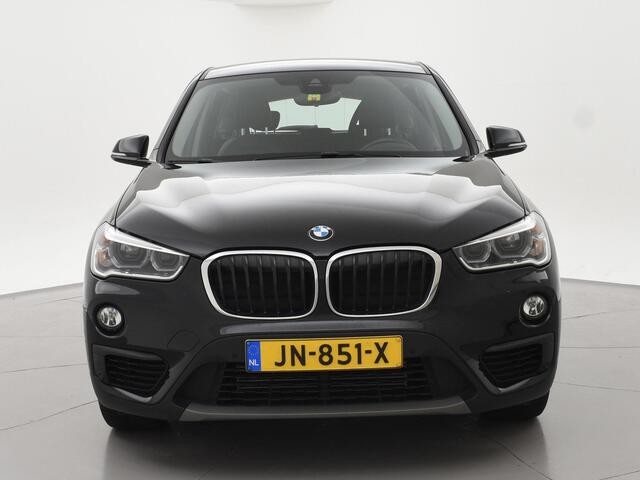 BMW X1 sDrive20i HIGH EXECUTIVE + HEAD-UP | LEDER | AFN. TREKHAAK | STOELVERW. | CAMERA