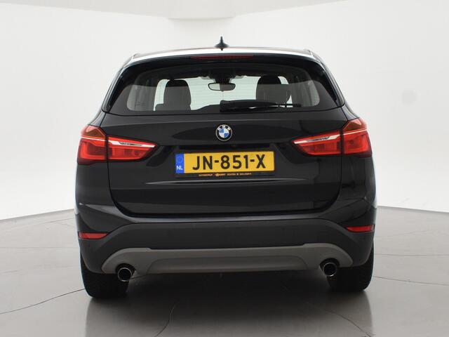 BMW X1 sDrive20i HIGH EXECUTIVE + HEAD-UP | LEDER | AFN. TREKHAAK | STOELVERW. | CAMERA