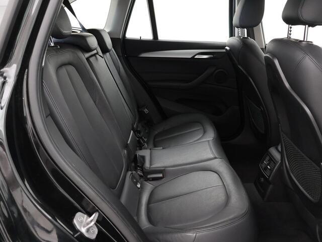 BMW X1 sDrive20i HIGH EXECUTIVE + HEAD-UP | LEDER | AFN. TREKHAAK | STOELVERW. | CAMERA